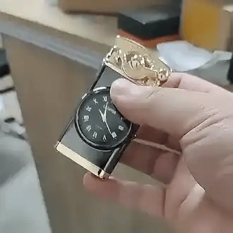 Elegantni upaljač sa satom