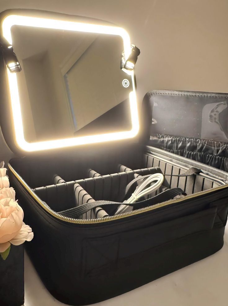 Kofer za šminku sa LED ogledalom
