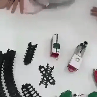 Novogodišnji vozić sa dodacima i prazničnom muzikom