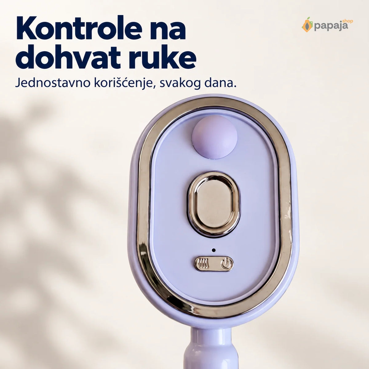 Detalj zadnje strane svetloljubičaste četke sa komandama i metalizovanim dugmetom